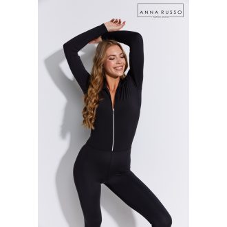 Anna Russo Eleni zippes overál, fekete