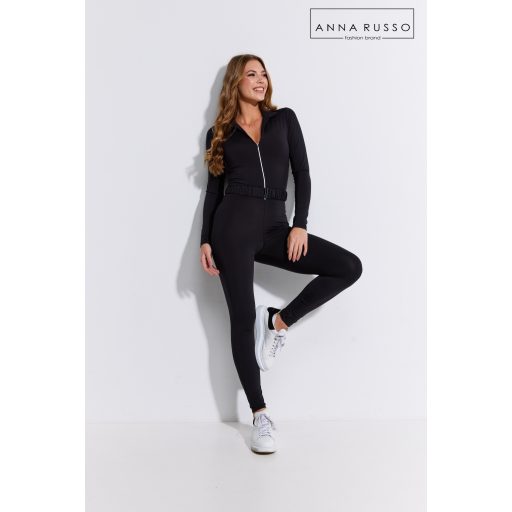 Anna Russo Eleni zippes overál, fekete
