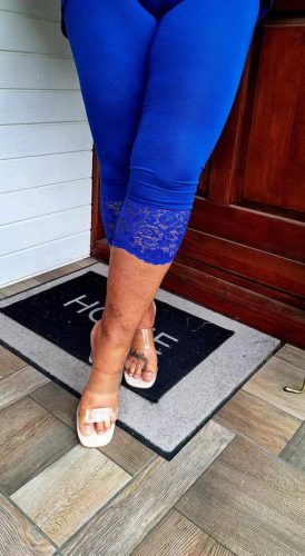 Fashion by Nono csipkés aljú 3/4-es leggings, királykék