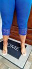 Fashion by Nono csipkés aljú 3/4-es leggings, királykék